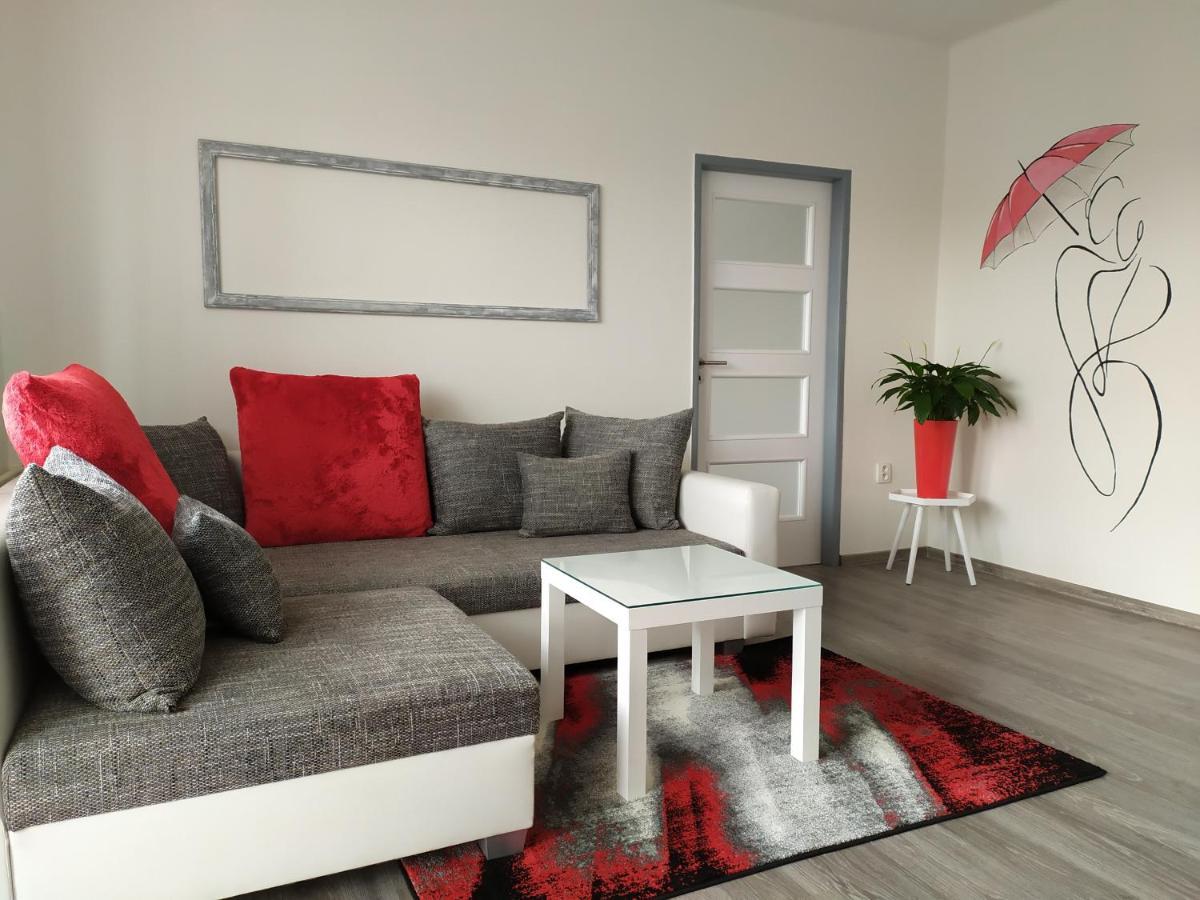 Byt Puskinova Apartment Hradec Králové Екстериор снимка
