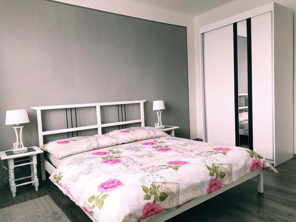 Byt Puskinova Apartment Hradec Králové Екстериор снимка